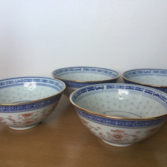 set of 4 Vintage Chinese porcelain bowls rice eyes grain blue white red dragon - Picture 3 of 8